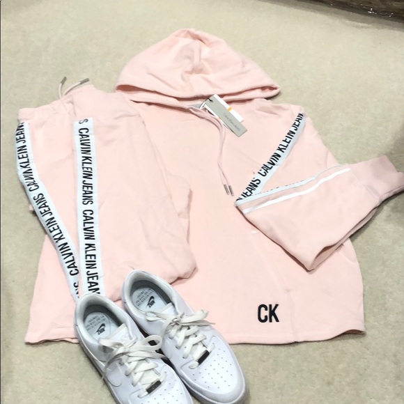 Calvin Klein Jogger Set - Picture 1 of 6
